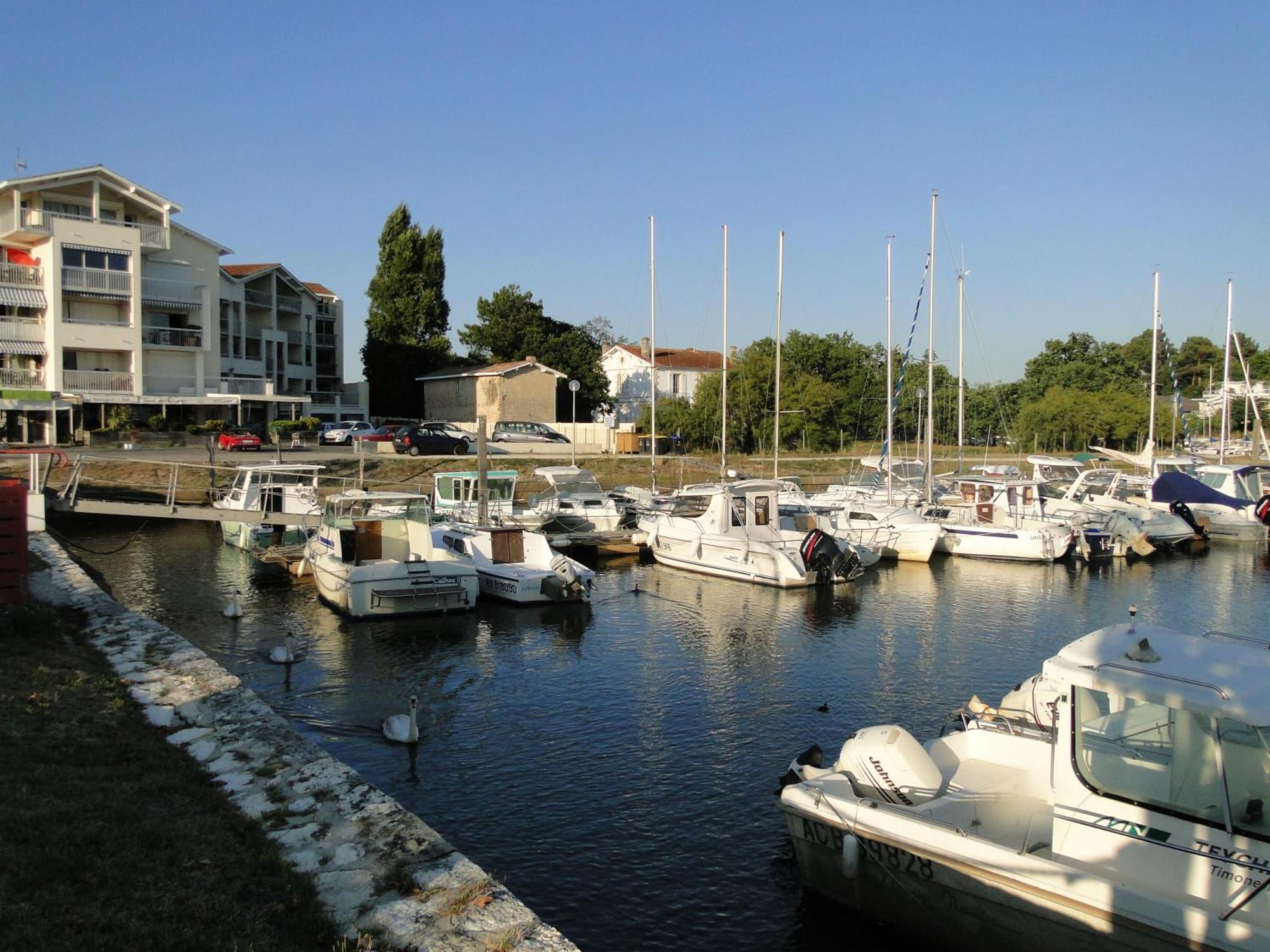 Les Marinas De Cassy Apartment Lanton Bagian luar foto